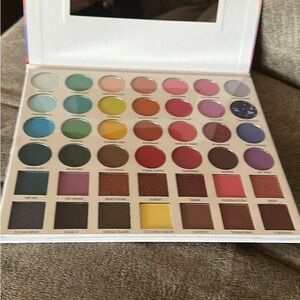 Vibrant Eyeshadow Palette